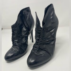 GUESS Ankle Height 4.5” Closed Toe Heels with Zippers. Size 7 M.